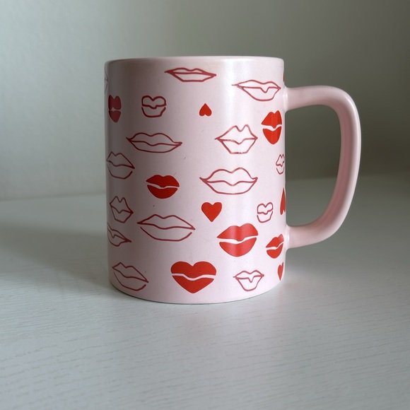 Starbucks 2020 Pink Red Lips Hearts Valentines Coffee Mug Cup Kissing Love - Picture 5 of 13